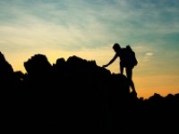 Жүрегіңдегі от жолыңа жарық түсіреді
