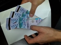 Темір жол станциясы бастығы 18 мың доллар пара алды деген күдікпен ұсталды