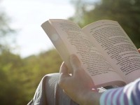 Кітап оқитын адам мың өмірді көреді