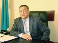 У.Қайназаров бастаған шенеуніктер қан тапсырып жатыр