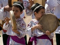 Әр елдің салты басқа