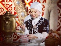 Қолға су құю және тағам ұсыну тәрбиесі