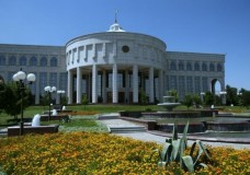 Президент өзін мақтап, қол шапалақтауға тыйым салды