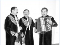 «ТАРАЗ» триосы тойлардан да көрінбей кетті... немесе  шынында домбыра ұстап, ән айту күнә ма?