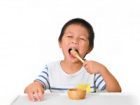 Балаңыз жиі тістеп алатын болса...