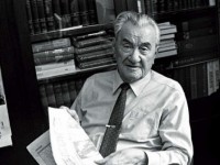 Дінмұхамед  Қонаев атауын алып тастады