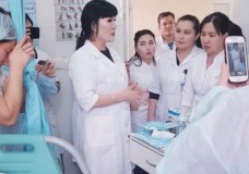 Шардаралық келіншектер  арқан арқылы босанып жатыр