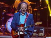 «Эйр Астана» қызметкерін «ұрған» «Дос-Мұқасан» әншісі оқиғаның қалай болғанын айтып берді