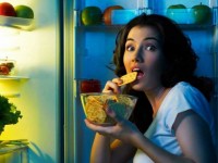 Түнде тамақ жеу қаншалықты дұрыс?