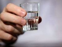 Түзету мекемелерінен 11 миллион теңге, 10 мың ұялы телефон, 11 тонна ішімдік «табылды»