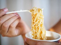 Жылдам пісетін кеспе қаншалықты зиян?