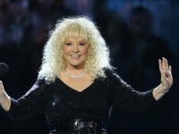 Алла Пугачева марқұм ата-анасының қасынан жер сатып алды