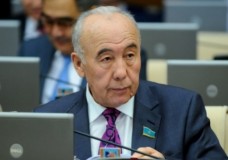 Розақұл Халмұрадов: «Мемлекеттік қызметке мемлекеттік тілді білетіндер ғана қабылдануы тиіс»