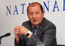 Ислам Әбішев 30 жылдан бергі досы екеуі дауласуда