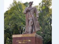 Сабыр Рақымовқа еңселі ескерткіш орнатылды
