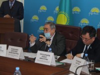 Шәріпбек Жамалбек: Ауылға барсам жұрт жағамнан алады