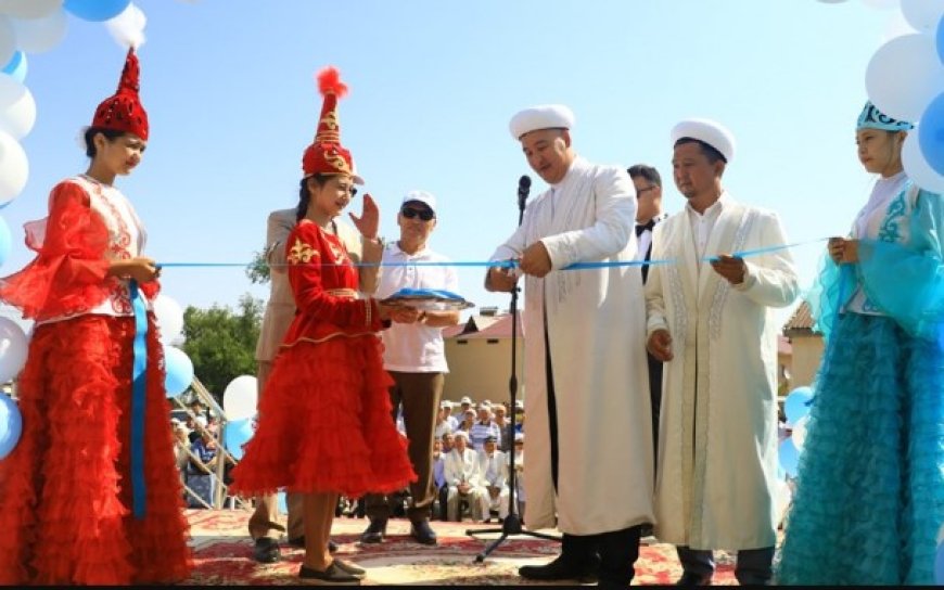 Ауылына мешіт салып берді